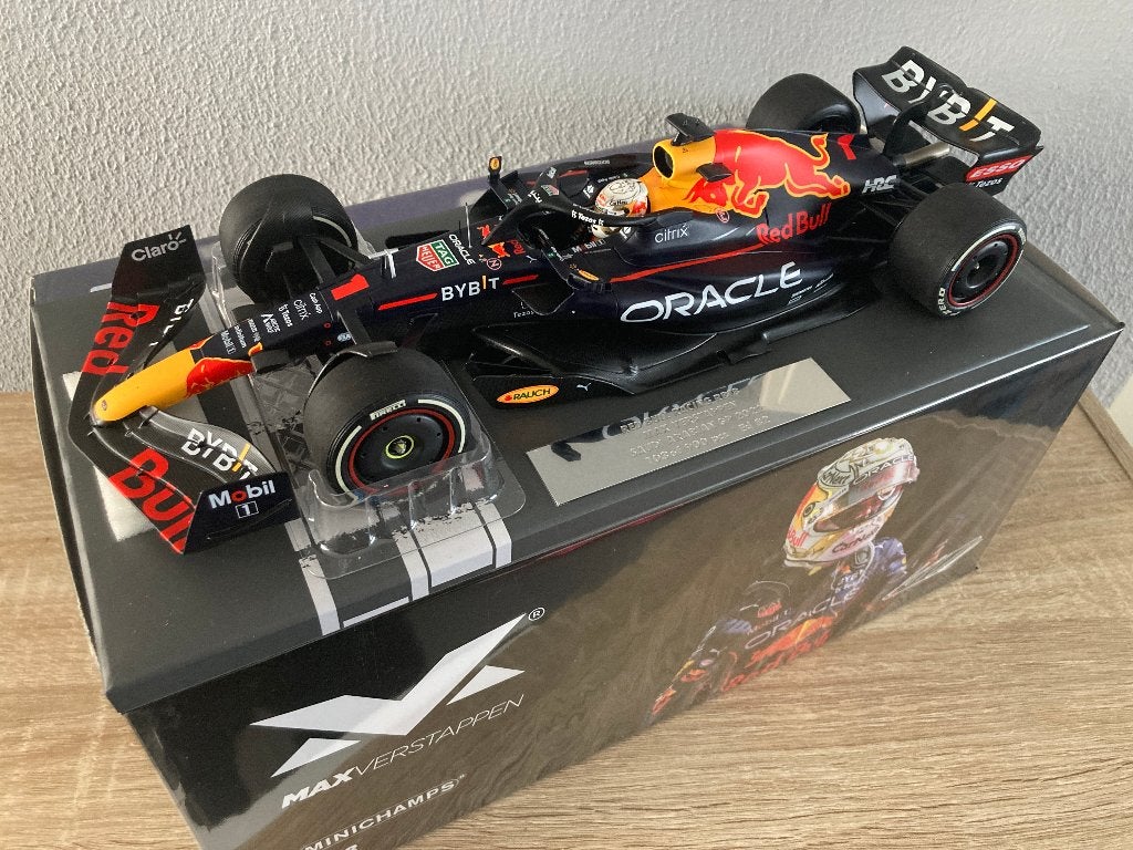Max Verstappen editie 82 1:18 Winner Saudi Arabian GP 2022, Verzamelen, Ophalen of Verzenden, Nieuw, Formule 1