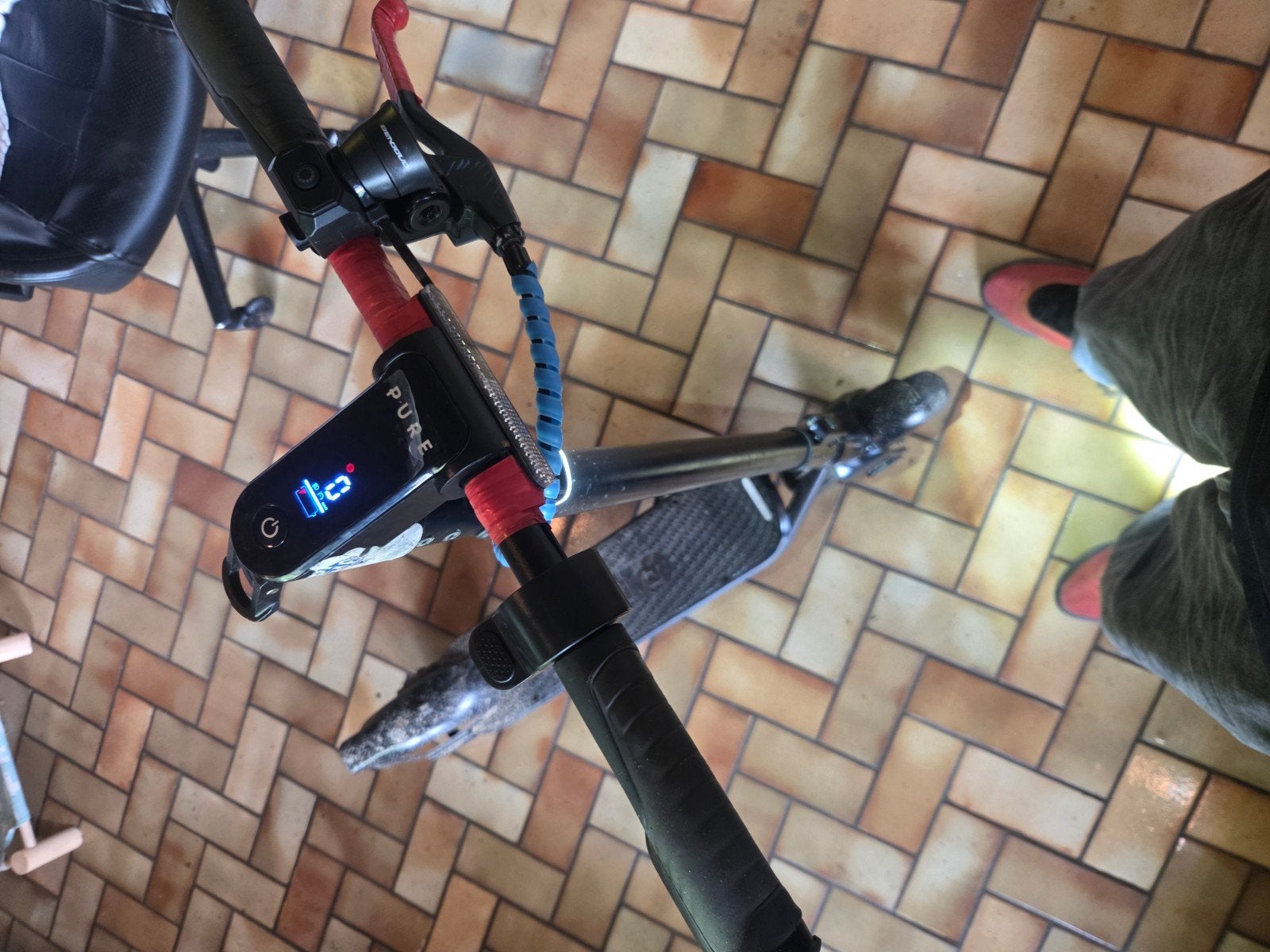 pure air 3  avec embout de chargeur cassé A VENDRE URGENT, Enlèvement