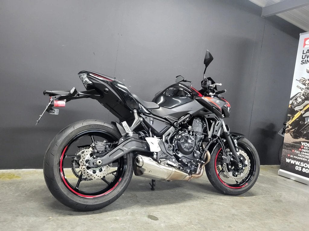 Kawasaki Z 650 zalige naked met weinig km (A,A2) (bj 2023), Bedrijf, Meer dan 35 kW, Overig, 650 cc