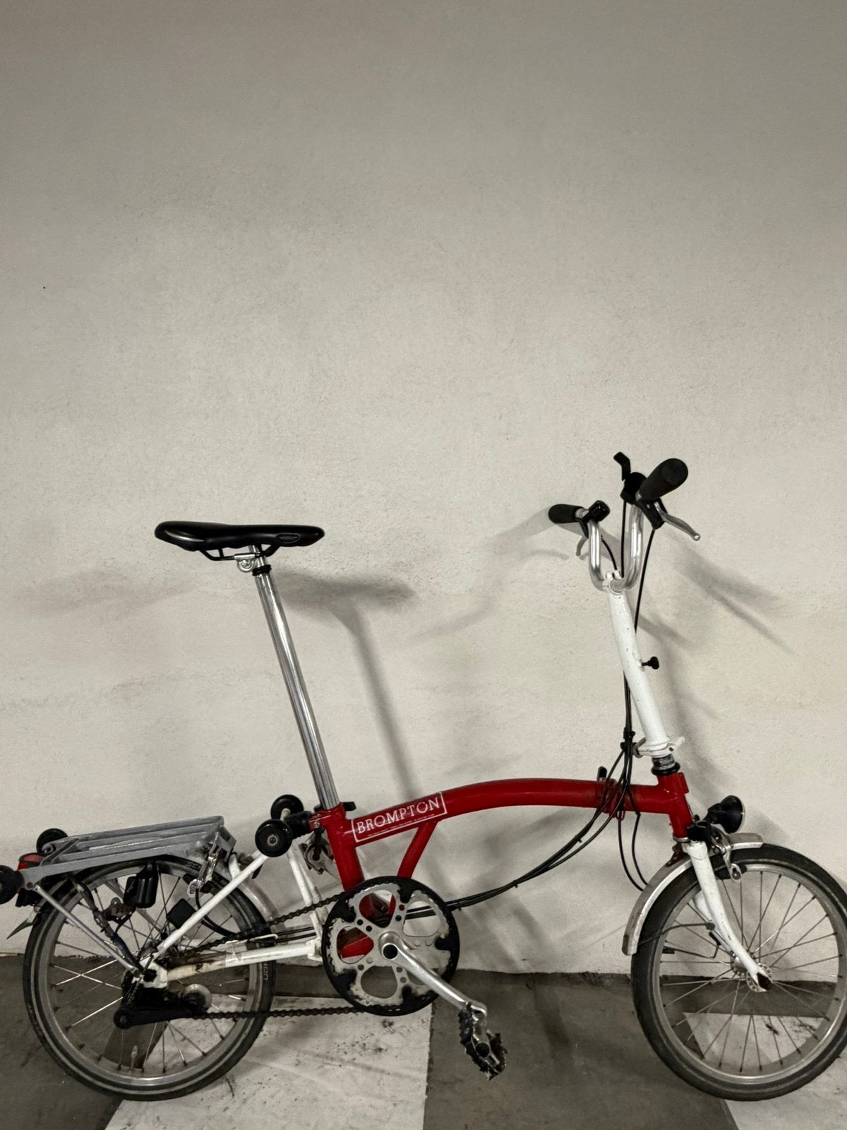 Brompton m3R rouge porte bagages 3 vitesses Porte bagages, Fietsen en Brommers, Ophalen, Gebruikt, Brompton, Velgrem