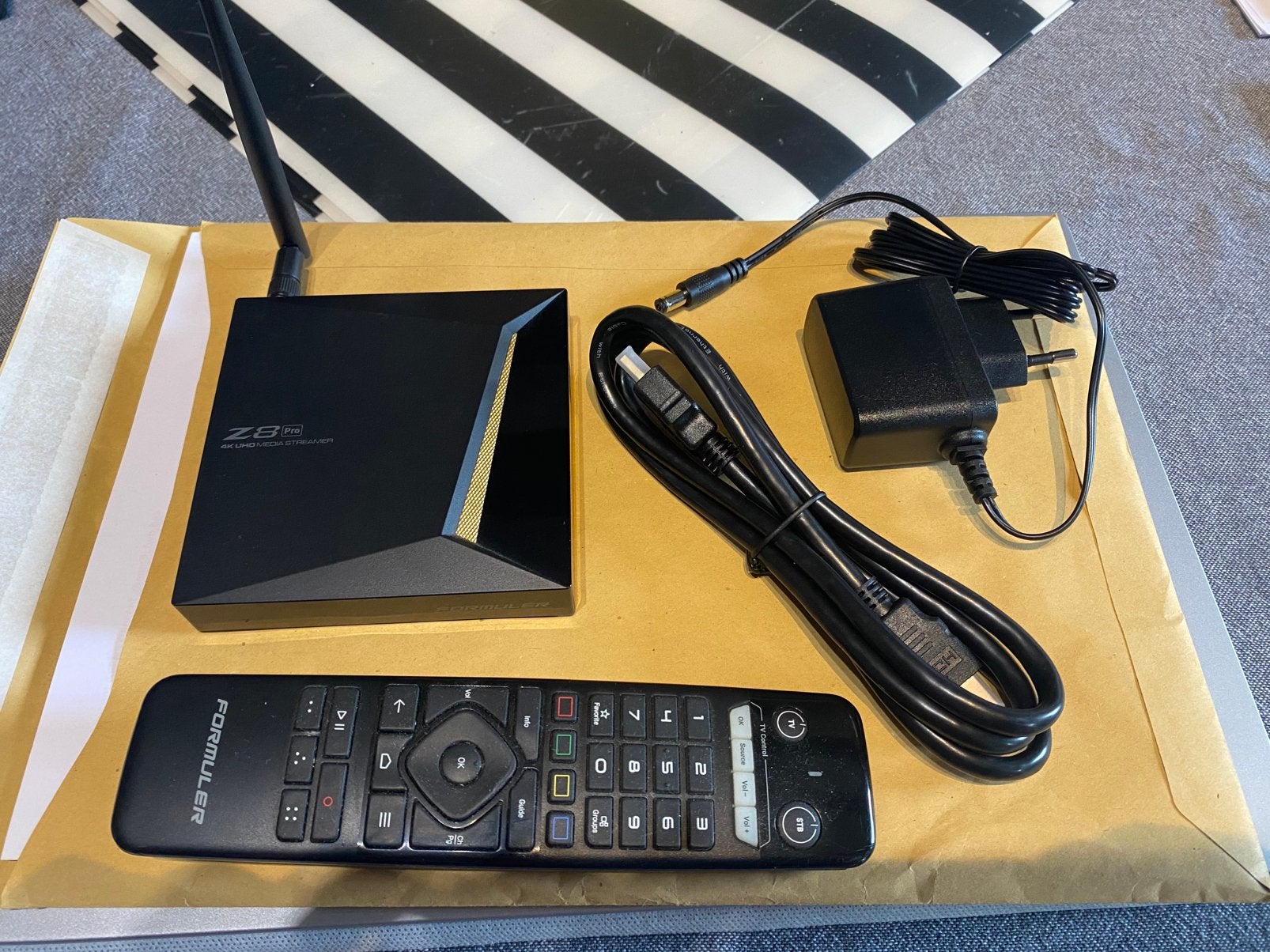 Decodeur Formuler Z8 pro, Enlèvement, Comme neuf