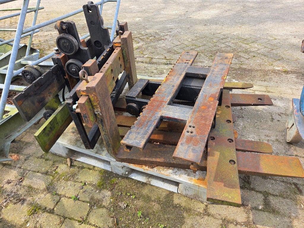 Fem 2 vorkenborden met vorken,, Ophalen, Zo goed als nieuw