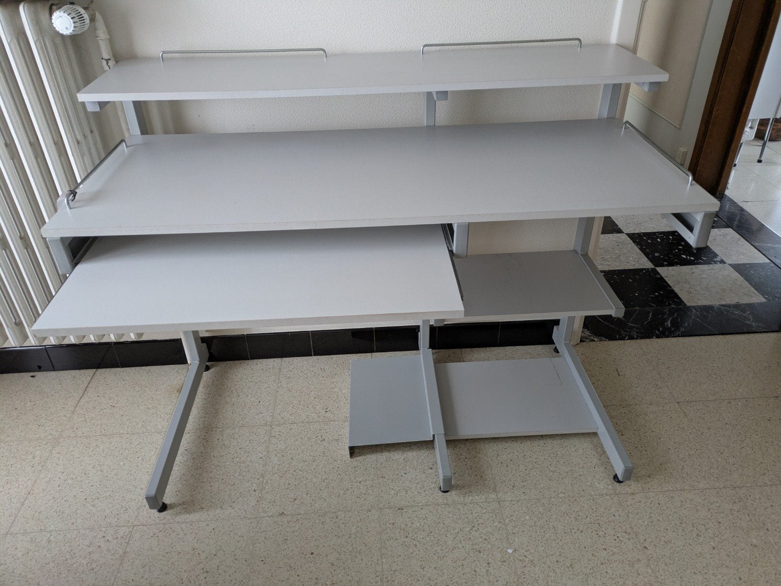 Praktische computertafel, zo goed als nieuw, Ophalen