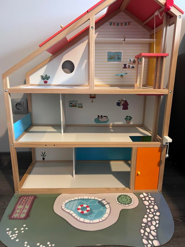 Poppenhuis met houten attributen, Kinderen en Baby's, Speelgoed | Poppenhuizen, Ophalen, Poppenhuis