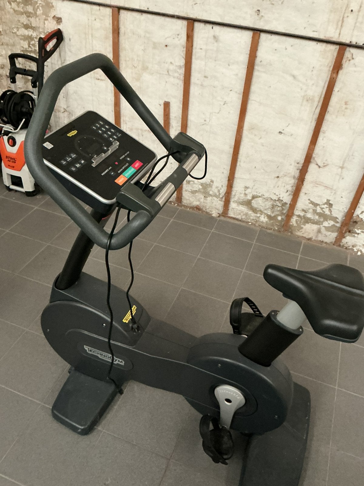 Vélo d’appartement technogym, Enlèvement, Utilisé