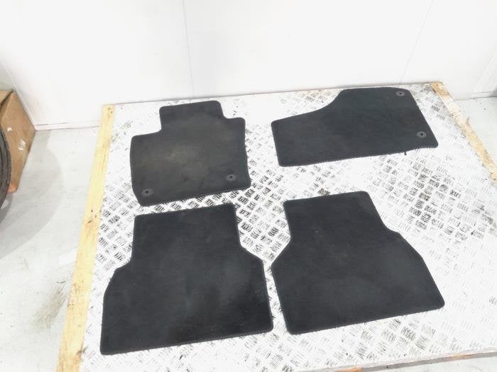 Kit tapis d'un Audi Q3, -, 3 mois de garantie, Audi, Utilisé