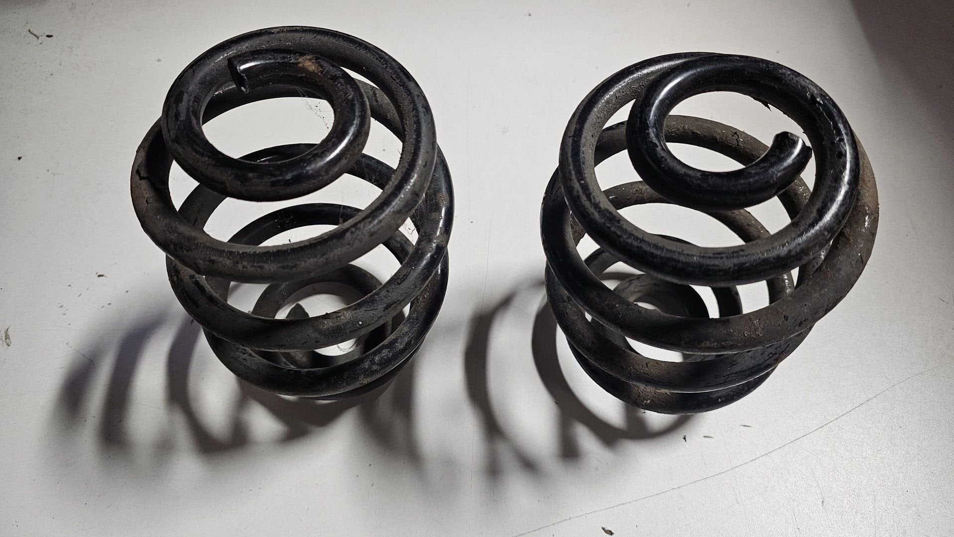 Spiraalveer set achterzijde BMW Z3 serie E36 33539070126 907, -, Origine de la pièce connue, Utilisé, -