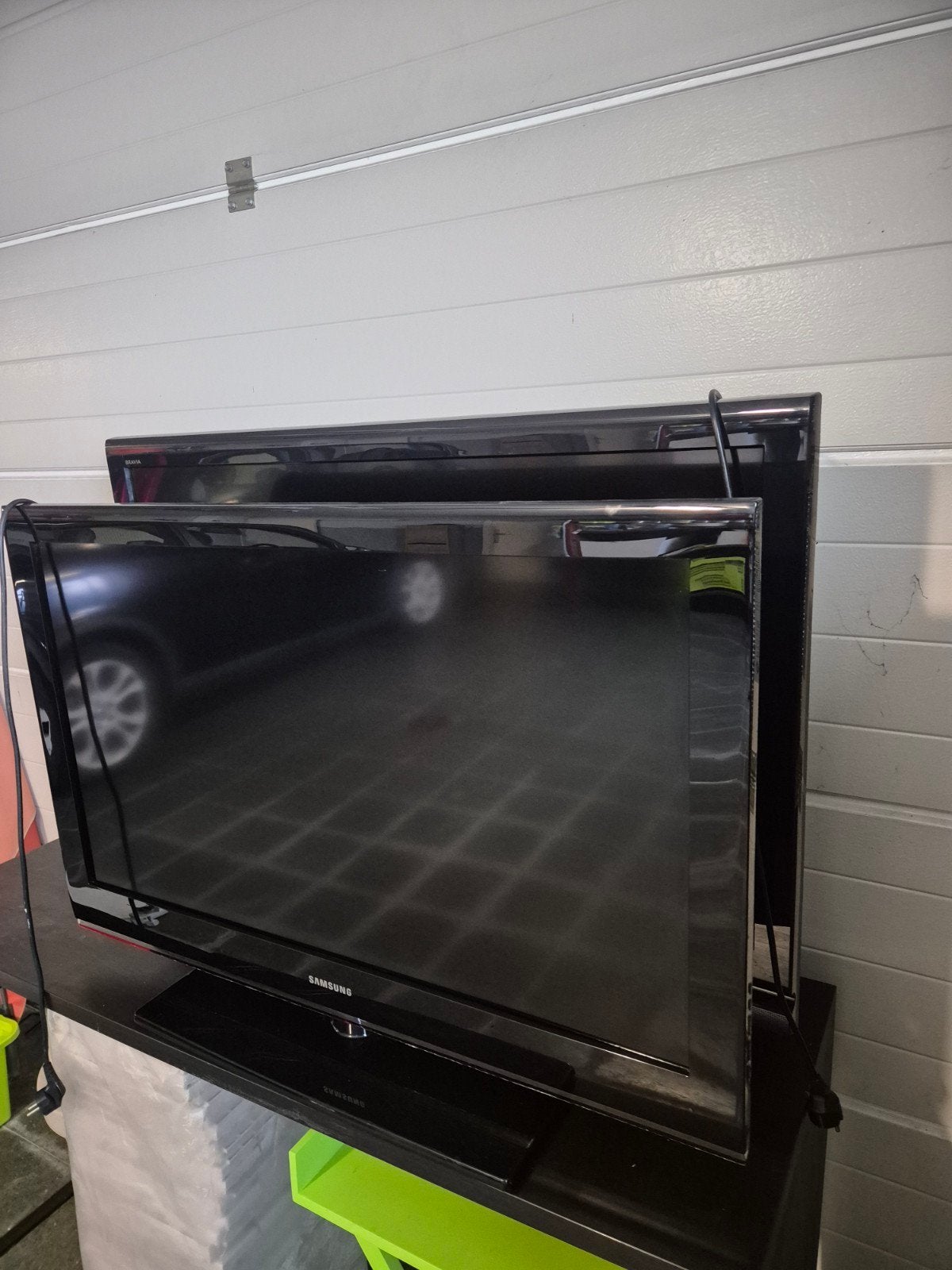 2 oudere maar goedwerkende tvs samen 30 euro, Ophalen, Samsung