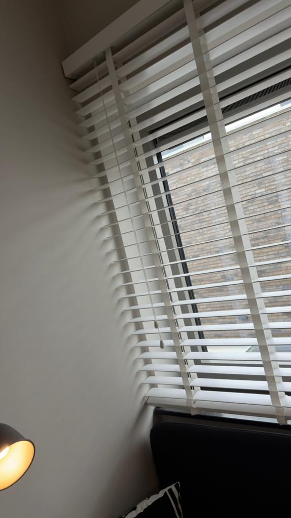 Jaloezie gordijnen wit zeer goede staat, Huis en Inrichting, Stoffering | Gordijnen en Lamellen, Ophalen, Zo goed als nieuw, Wit
