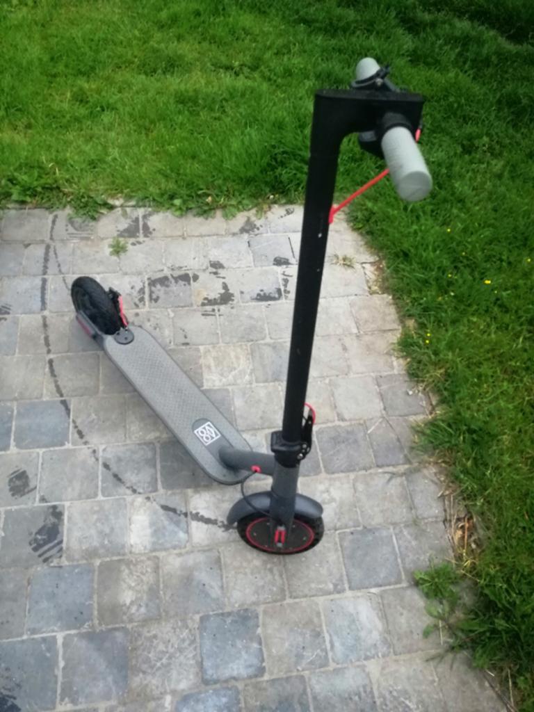 Trottinette électrique Aovopro pour pièces ou agencement, Vélos & Vélomoteurs, Trottinettes, Enlèvement, Utilisé, Step électrique (E-scooter)