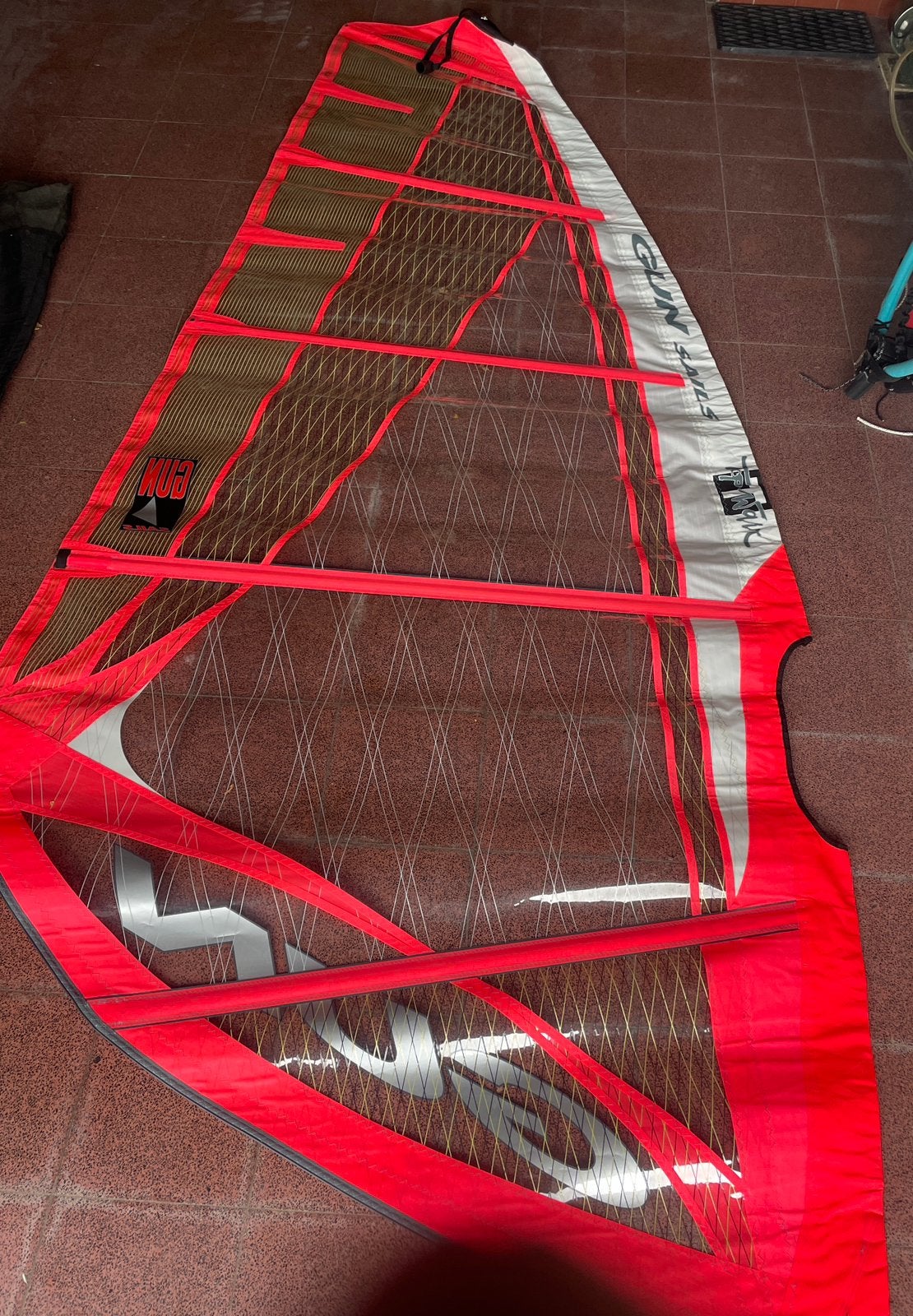 2 planches de surf 4 voiles 2 rampes 2 trapèzes 2 mâts, Planche, Avec aileron(s), F2, Enlèvement