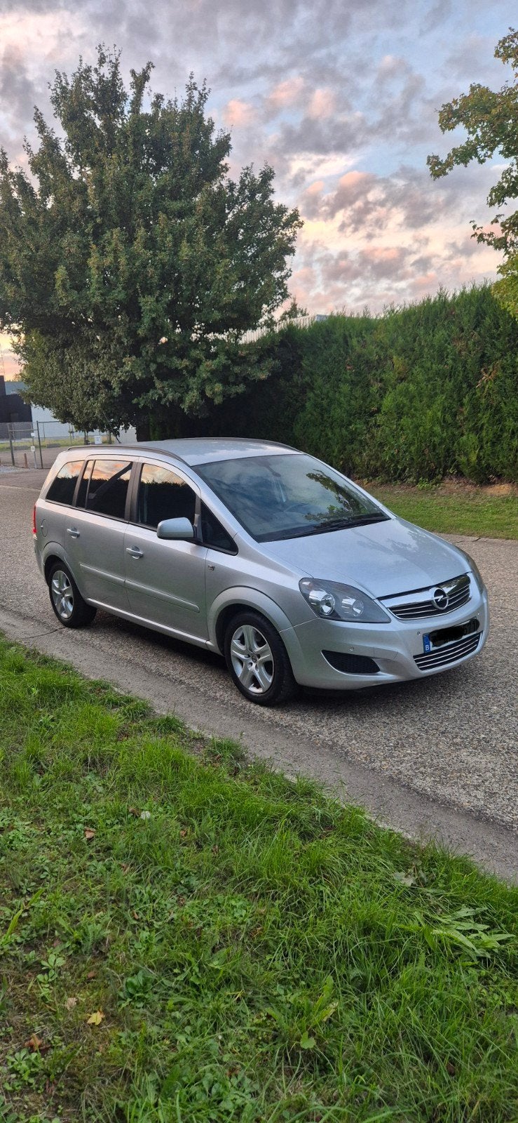 Opel Zafira 1.7 CDTI – 7 ZITPLAATSEN – EURO 5

Klaar voor re, Auto's, Euro 5, 7 zetels, 5 deurs, Particulier