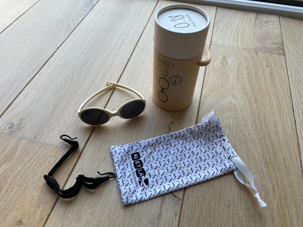 Kietla Zonnebril Diabola Creme 0-18m, Kinderen en Baby's, Babymode-accessoires, Ophalen, Zo goed als nieuw
