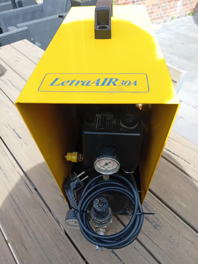 Airbrush compressor LetraAir30, Ophalen