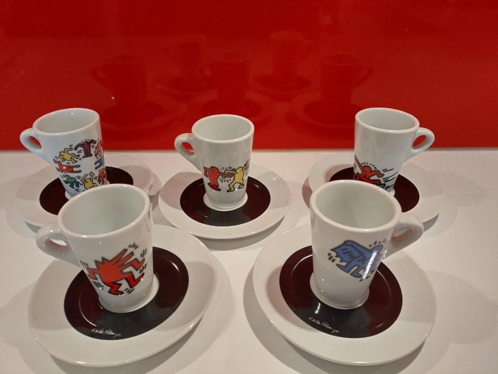 5 ensembles de tasses à expresso Keith Haring Tognana, Enlèvement ou Envoi, Comme neuf, Porcelaine, Tasse(s) et/ou soucoupe(s)