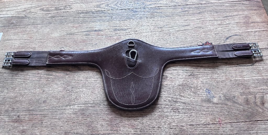 Ceinture de saut marron avec rabat ventral Kentucky 125cm, Animaux & Accessoires, Chevaux & Poneys | Brides & Harnachement, Marron