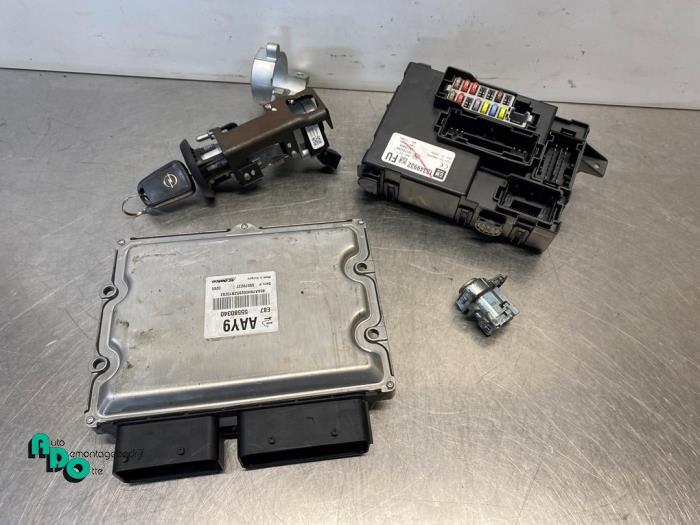 Serrure de contact + ordinateur d'un Opel Meriva (Meriva B 1, -, Opel, 3 mois de garantie, Utilisé