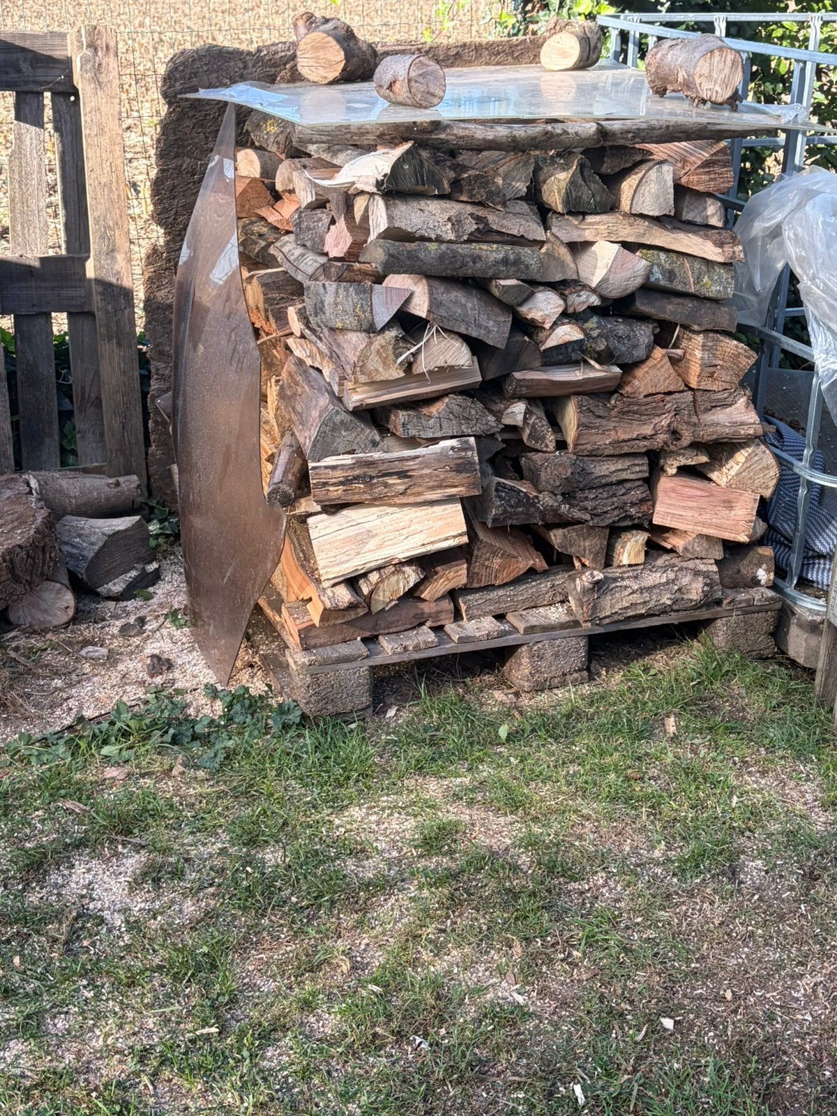 Bois de chauffage : bois dur sec, Jardin & Terrasse, Moins de 3 m³, Enlèvement, Chêne, Bûches