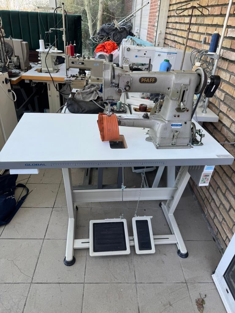 Pfaff 335 leermachine met stille stappen motor 220v, Ophalen, Zo goed als nieuw, Pfaff
