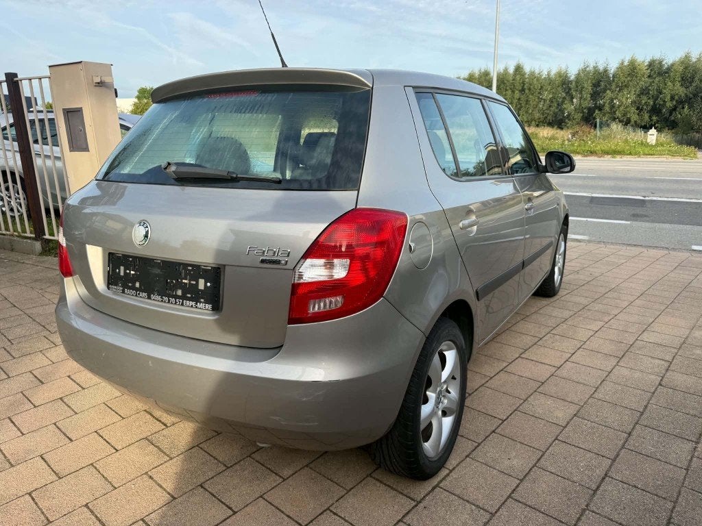 Skoda Fabia 1.2 benzine met 79000 km, Auto's, 140 g/km, Bedrijf, Zilver of Grijs, Stadsauto