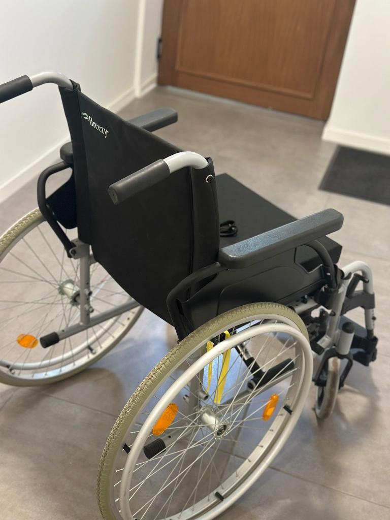 Breezy UniX 2 Rolstoel - Stevig, lichtgewicht en inklapbaar, Ophalen, Inklapbaar, Zo goed als nieuw, Handbewogen rolstoel