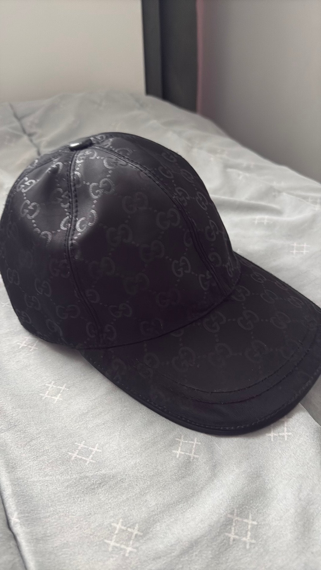 Casquet noir, Enlèvement, Comme neuf