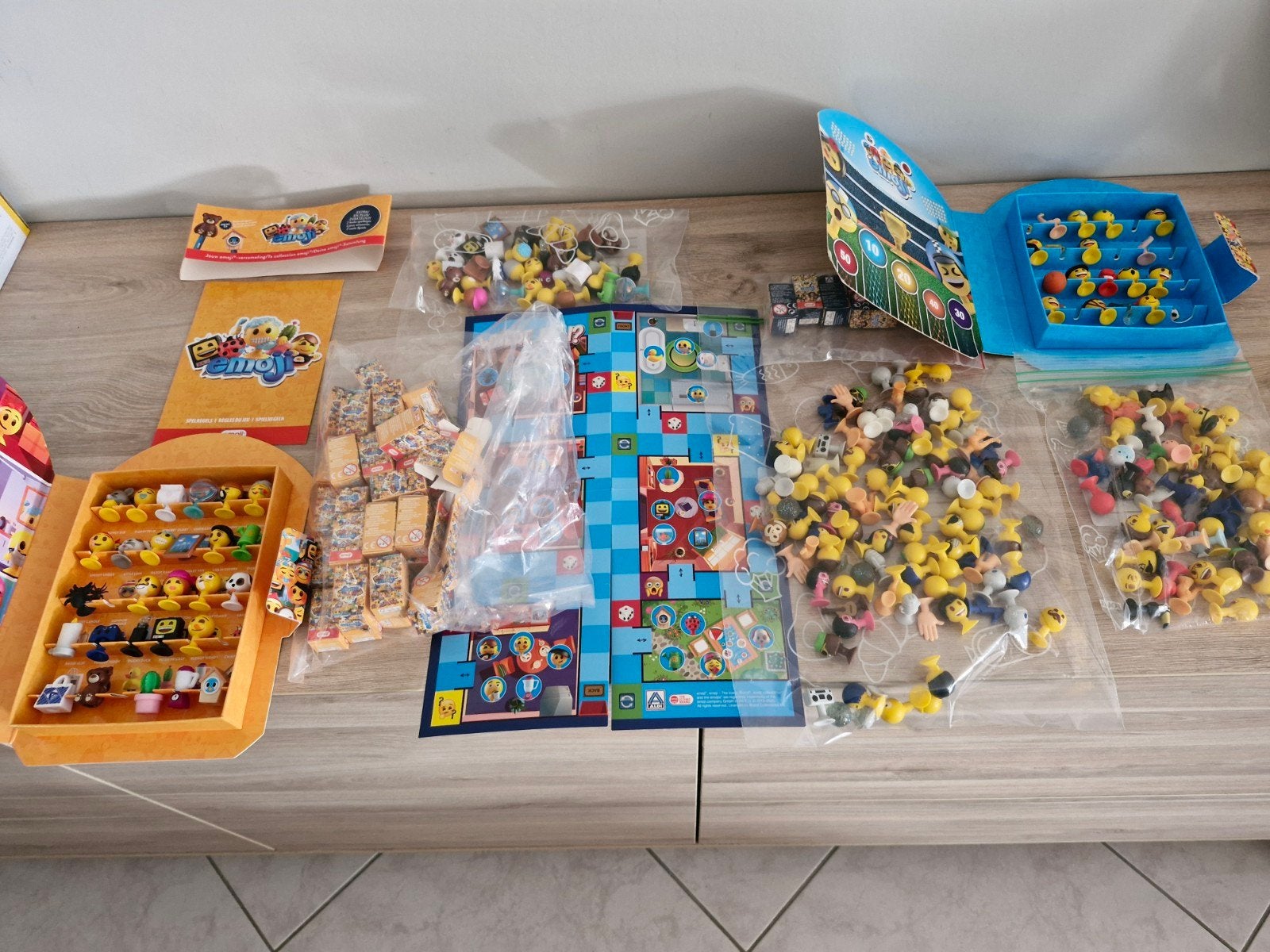 grote verzameling Aldi Emoji figuren 4 verschillende jaren, Verzamelen, Supermarktacties, Aldi, Ophalen of Verzenden