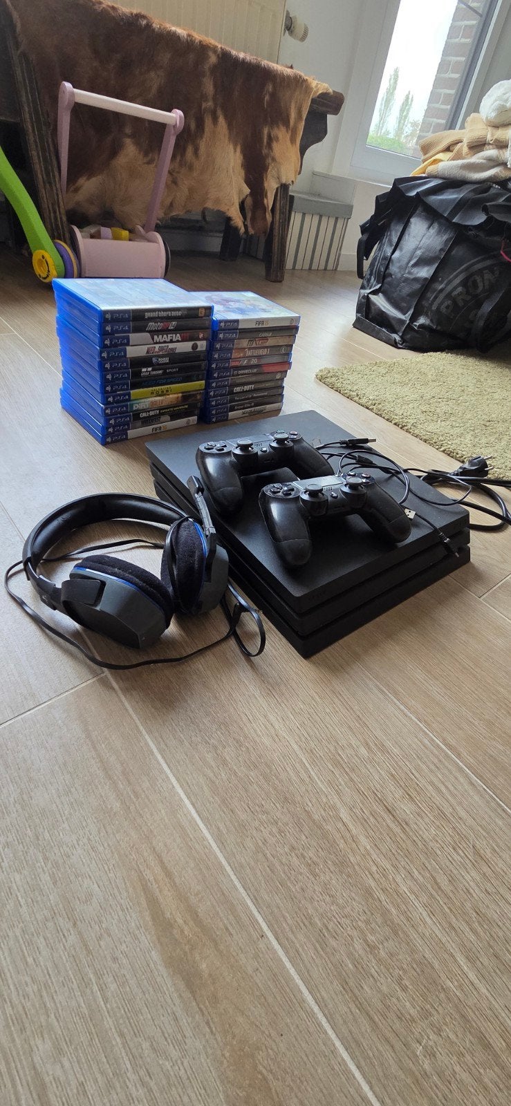 PS4 Pro 1TB, Ophalen, Met games, Zwart, Met 2 controllers