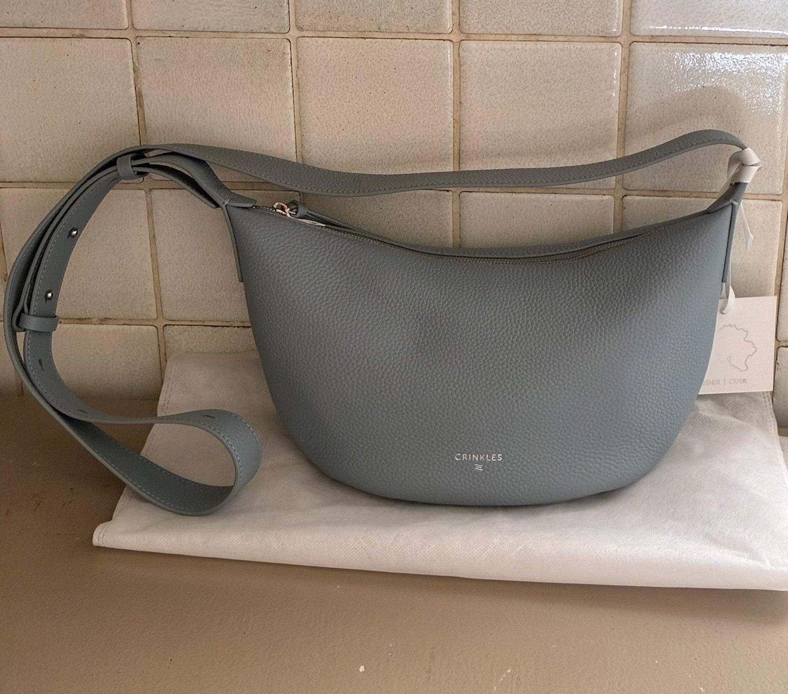 Schoudertas Crinkles leder NIEUW, Handtassen en Accessoires, Ophalen, Nieuw, Blauw, Schoudertasje