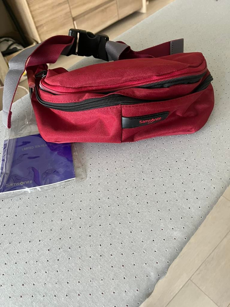 Samsonite heuptas/rugzak. Gloednieuw., Ophalen of Verzenden, Nieuw, Rood