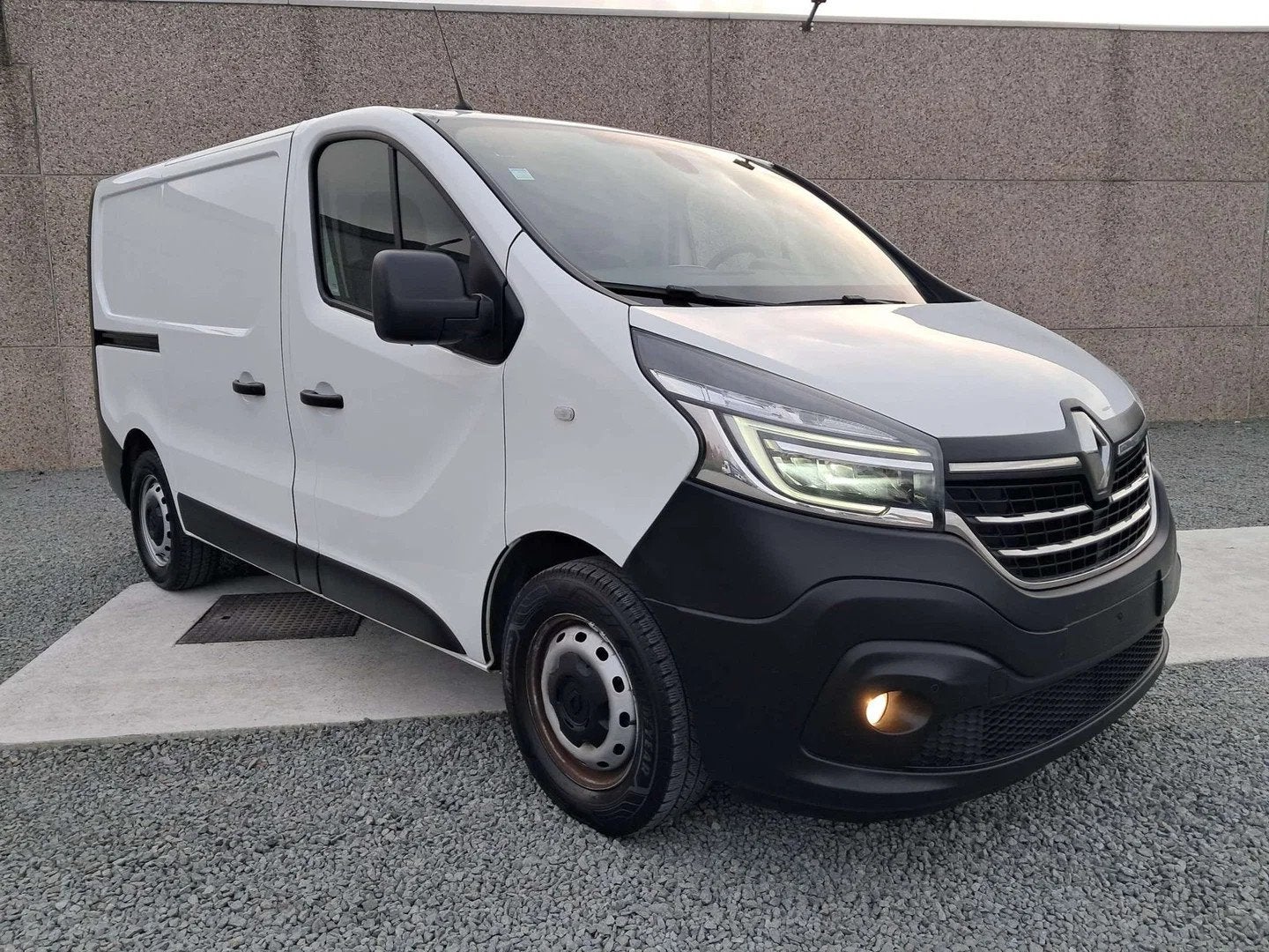 Renault Trafic 2.0 DCI Grand confort (bj 2021), Gebruikt, Renault, Bedrijf, 5 deurs
