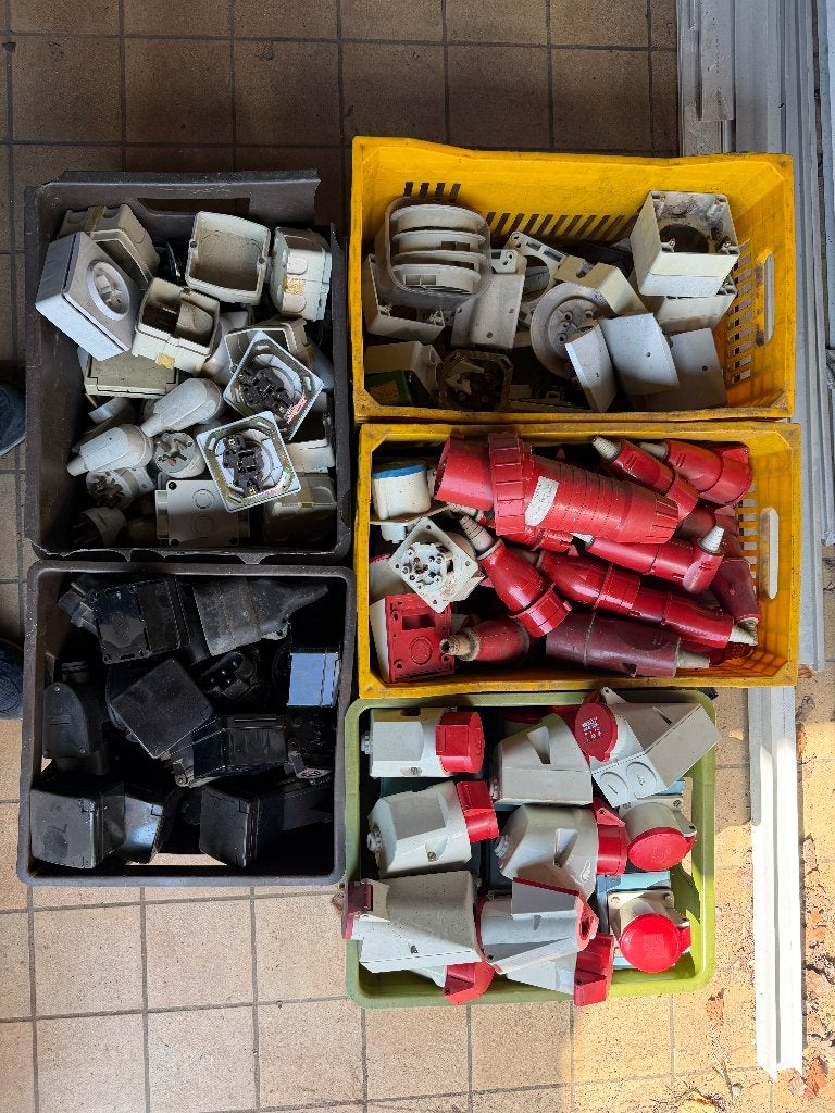 Elektrisch materiaal, Doe-het-zelf en Bouw, Ophalen, Zo goed als nieuw, Overige merken, Stekker