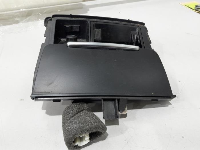 Asbak voor van een Audi S4, Gebruikt, -, -, -