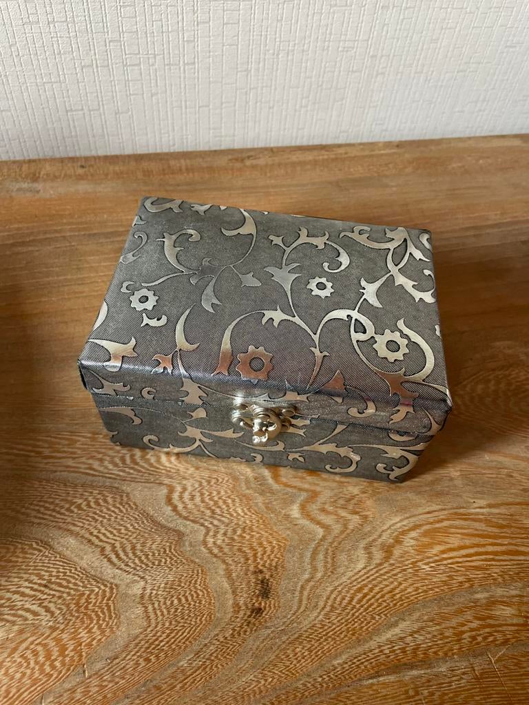 Boite à bijoux, Enlèvement, Comme neuf