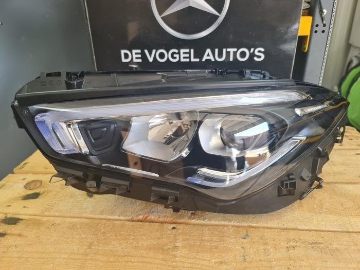 Koplamp links van een Mercedes CLA, Gebruikt, -, Ophalen of Verzenden, -