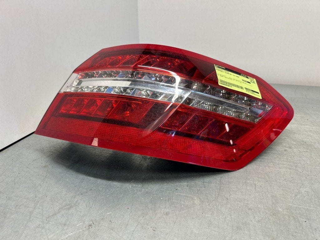 FEU ARRIÈRE DROIT Mercedes-Benz E (W212) (|A2129066901|), Mercedes-Benz, Utilisé, Dialog.mb@mercedes-benz.com, Mercedes-Benz AG