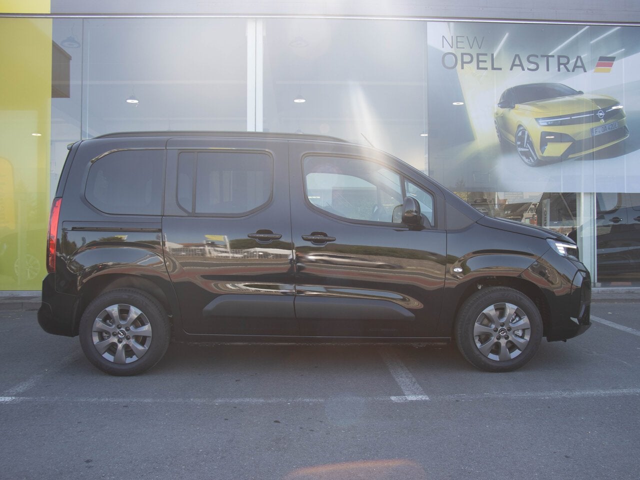 Opel Combo Life L1 1.2T 110pk MT6, Zwart, 1199 cc, 0 kg, Zwart