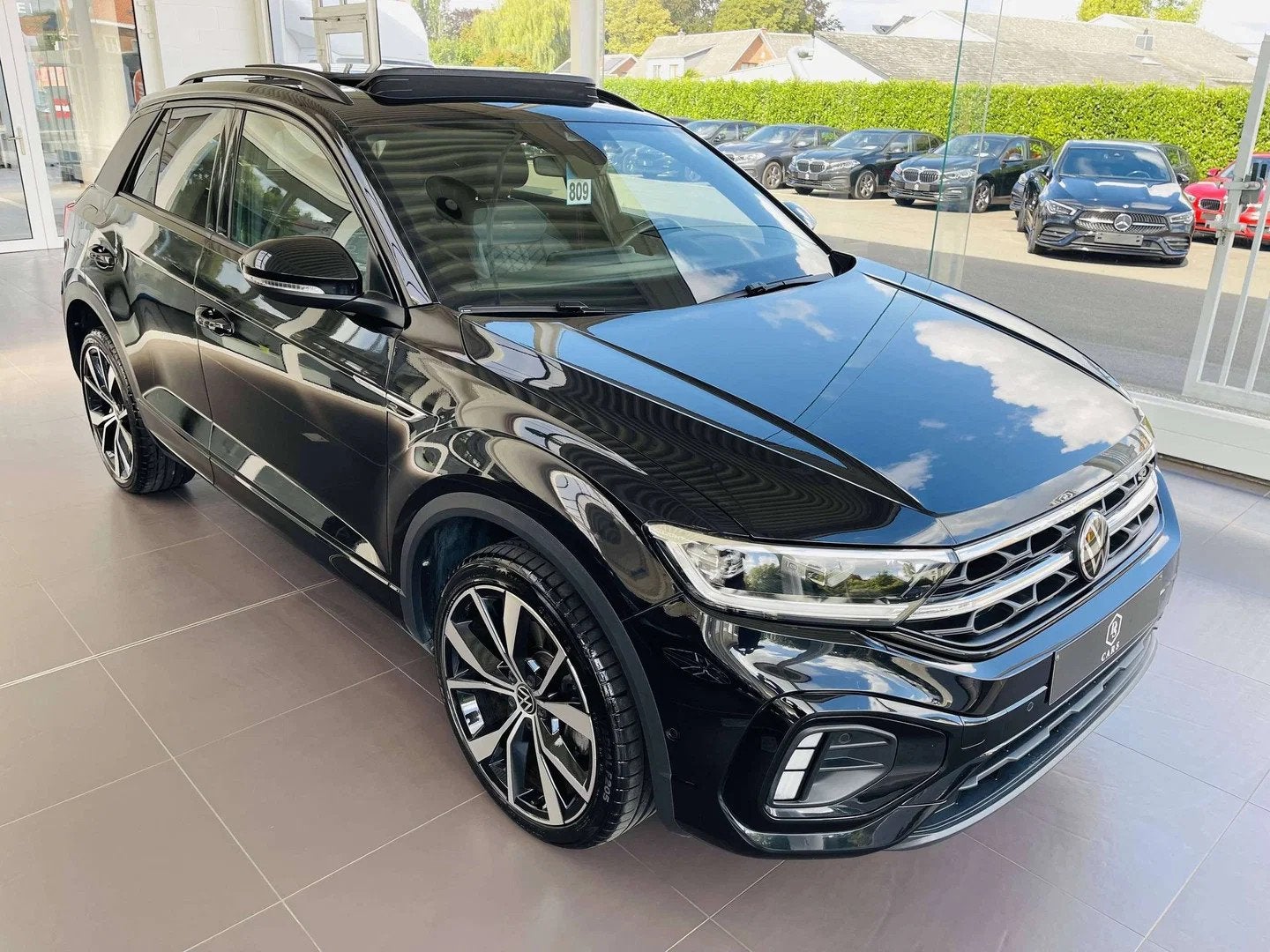 Volkswagen T-Roc 1.0 TSI * GARANTIE + R-LINE + TOIT PANO + L, Auto's, Gebruikt, Euro 6, Alcantara, Zwart