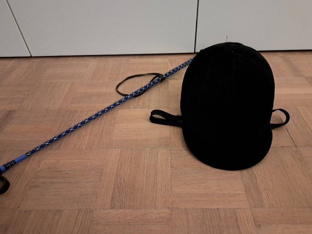 Tok / rijhelm 58 cm + zweep, Dieren en Toebehoren, Gebruikt, Kinderen, Horka, Ophalen of Verzenden