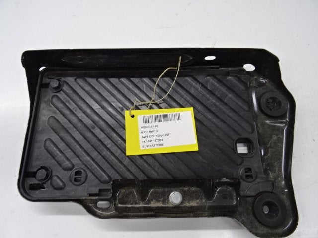 ACCUHOUDER Mercedes-Benz A (W176) (01-2012/05-2018), Gebruikt, Mercedes-Benz, Mevr. I. Hauben, Rue de l'Espoir 34 34
4030  GRIVEGNÉE, BE