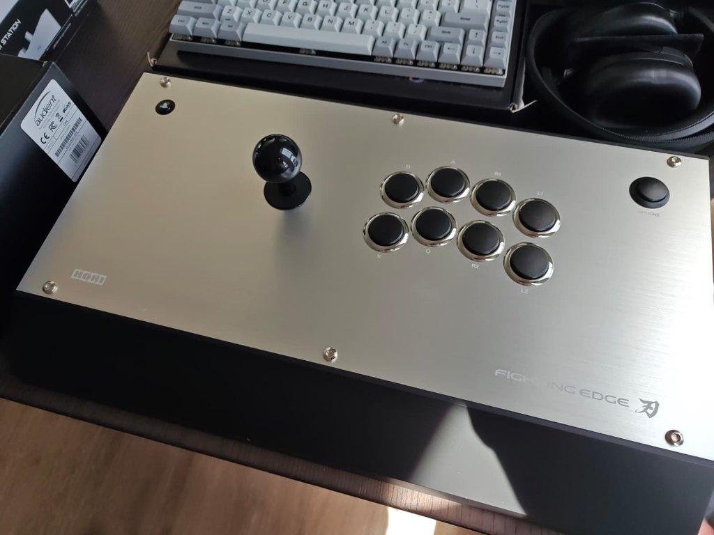 HORI Fighting Edge PS4 - Arcade Stick, Ophalen of Verzenden, Zo goed als nieuw, Hori force feedback