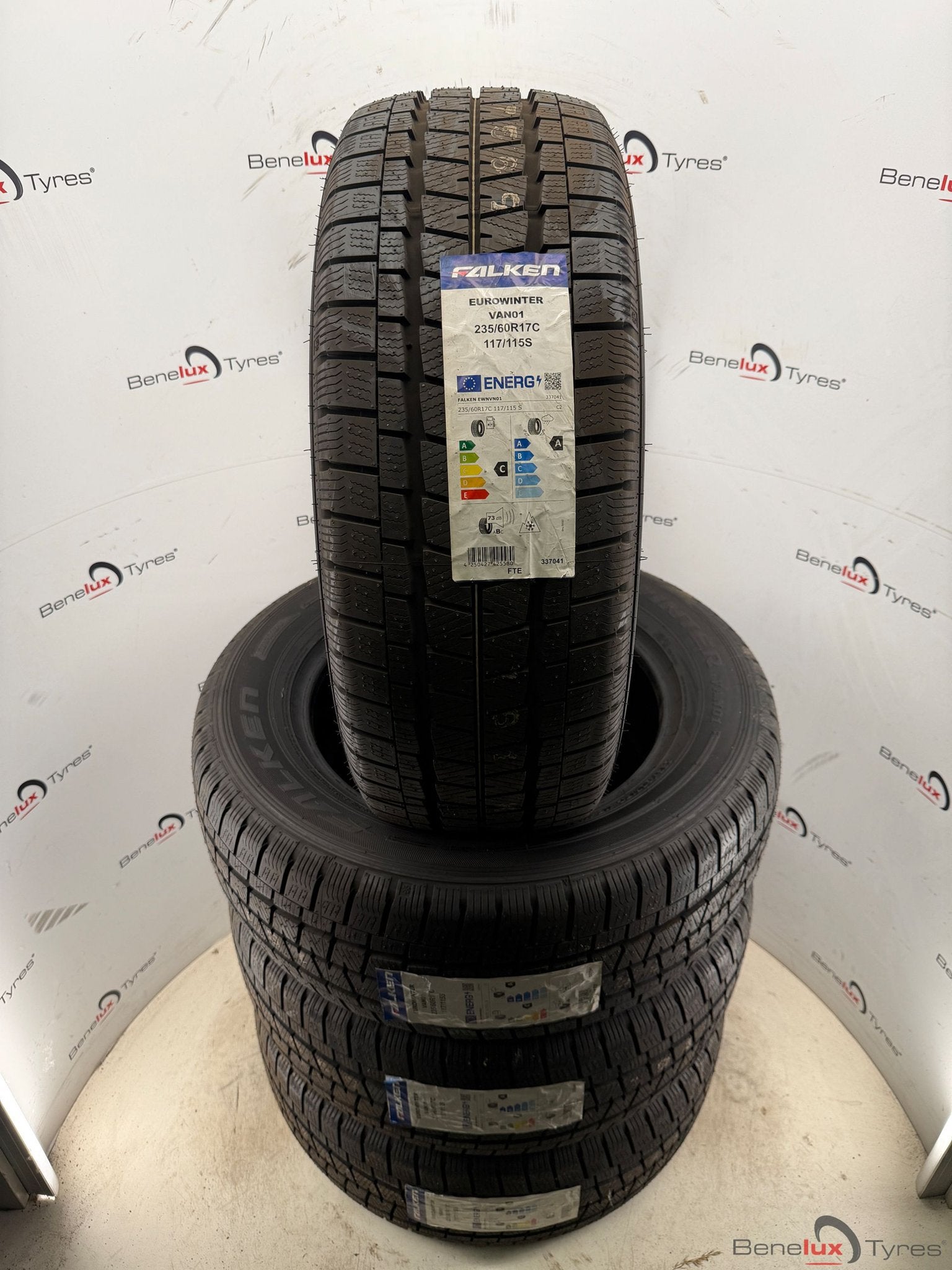 Mercedes Sprinter Volkswagen Crafter Transporter 235/60R17c, Neuf, Pneus hiver, -, Enlèvement