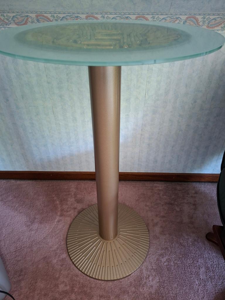 Gratis bar tafel met glazen tablet, Ophalen