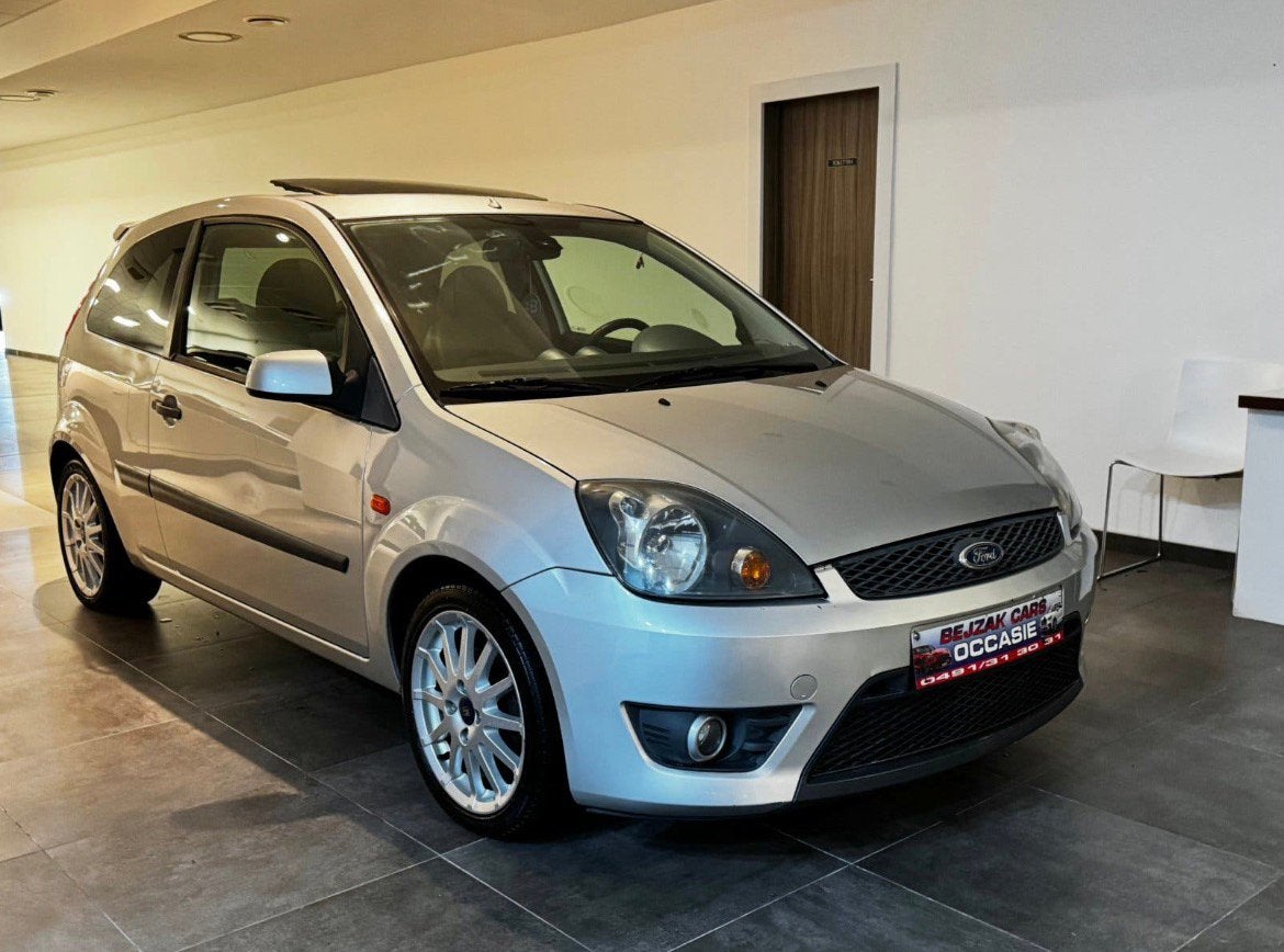 FORD FIESTA 1.6 DIESEL — VERSION SPORTIVE, Autos, Achat, Entreprise, Carnet d'entretien, Fiësta