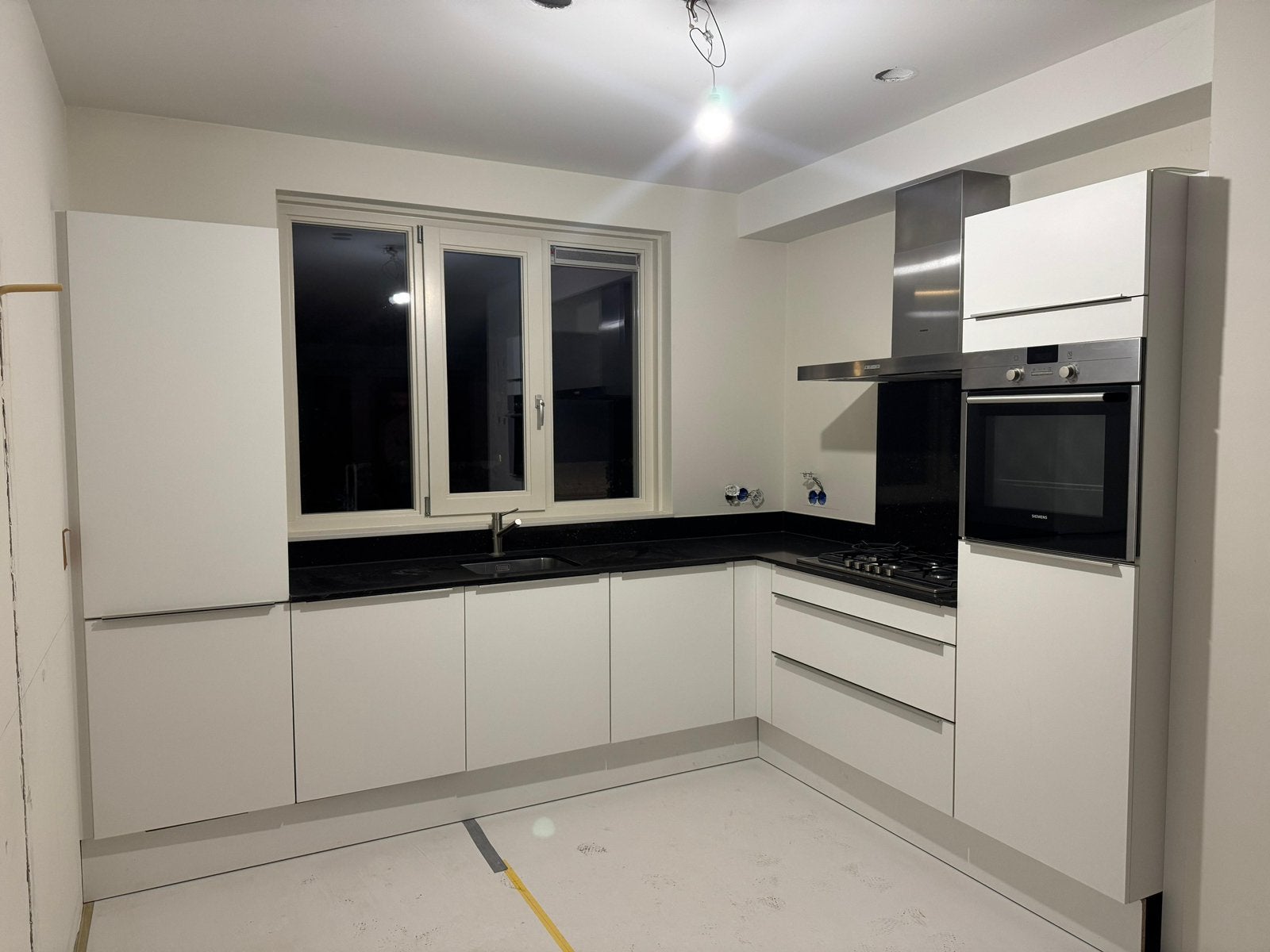 Cuisine d'angle moderne complète blanche Siemens + DÉMONTÉE