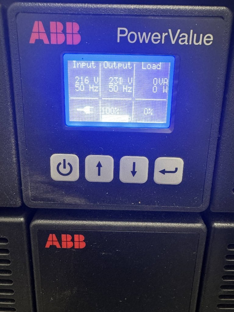 ABB PowerValue 11 RT 3 kVA UPS + 2 batterijmodules (19"), Informatique & Logiciels, Enlèvement, Utilisé