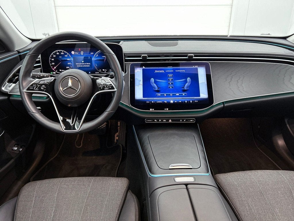 Mercedes-Benz E-Klasse 300 e Break Luxury Line | Panoramisch, Auto's, Mercedes-Benz, Automaat, Gebruikt, 4 cilinders, 313 pk