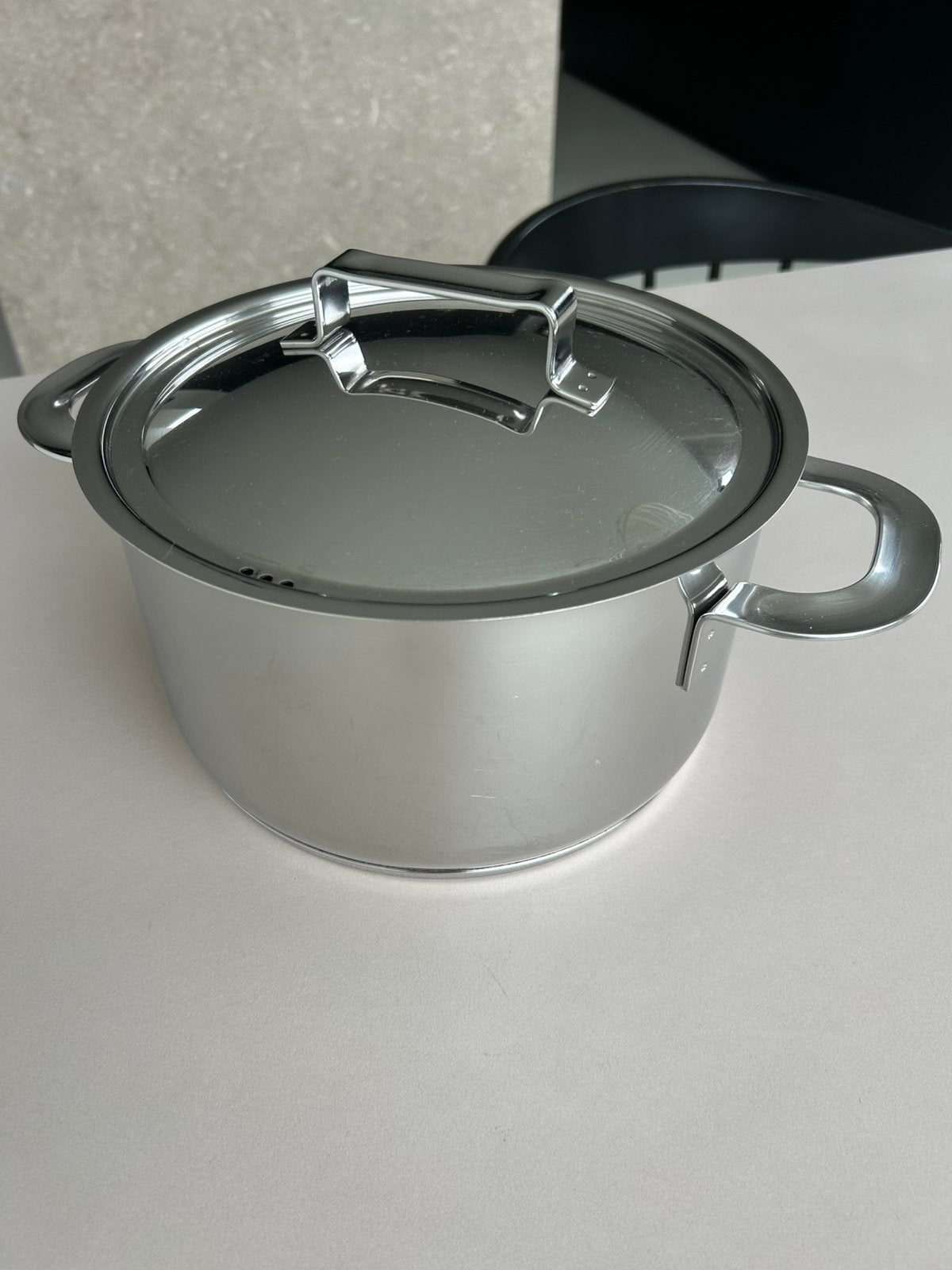 Marmite à induction Iittala 5 litres en acier inoxydable, Enlèvement ou Envoi, Utilisé, Autres matériaux, Casserole