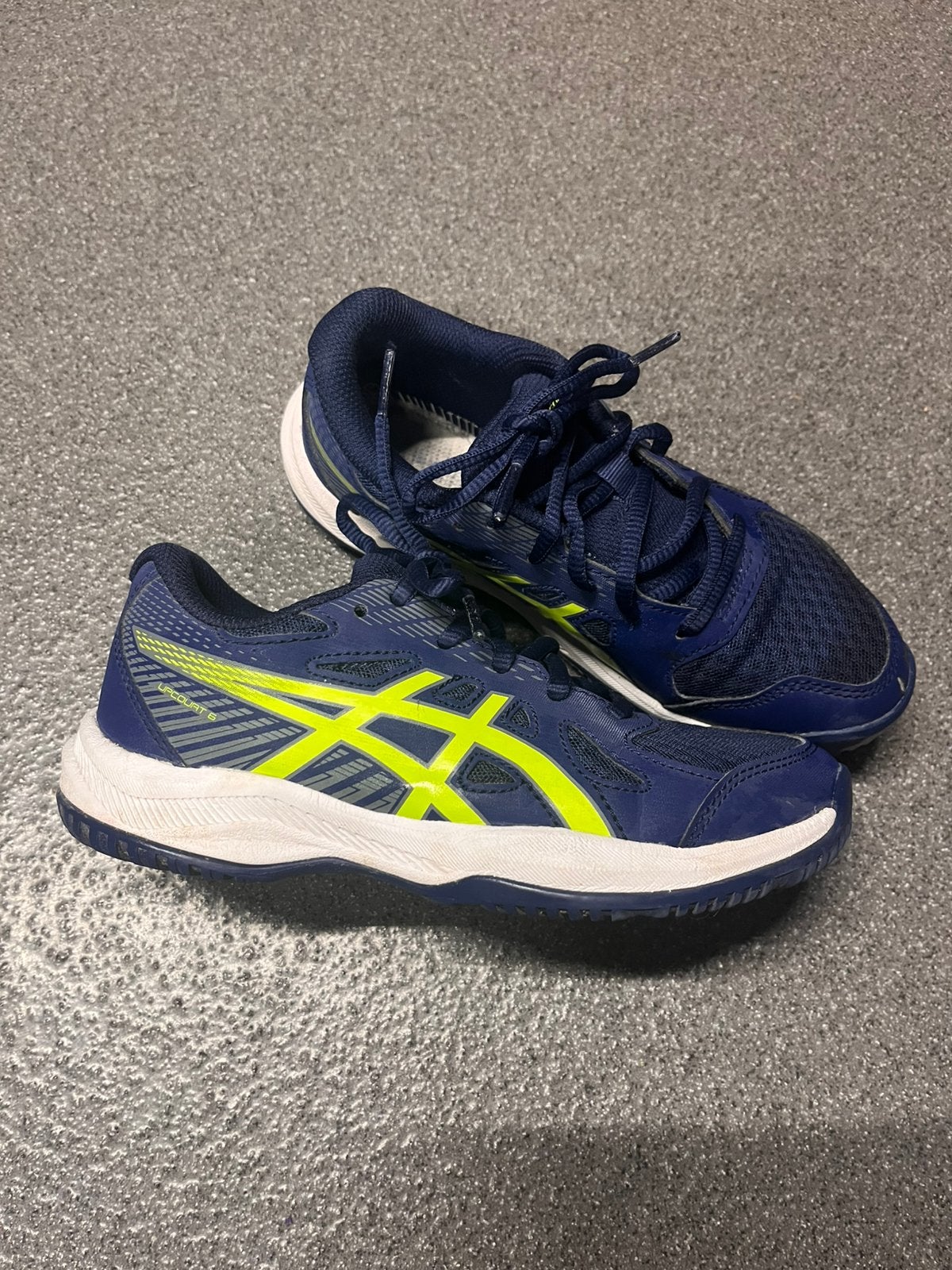 Volleybal schoen unisex 33,5 maat asics, Sports & Fitness, Enlèvement ou Envoi, Utilisé, Autres sports, Asics