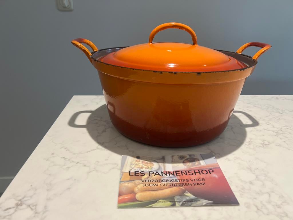 Poêle vintage en fonte Faitout sans marque en orange flammé, Enlèvement ou Envoi, Utilisé, Poêle à frire ou Sauteuse, Plaque céramique